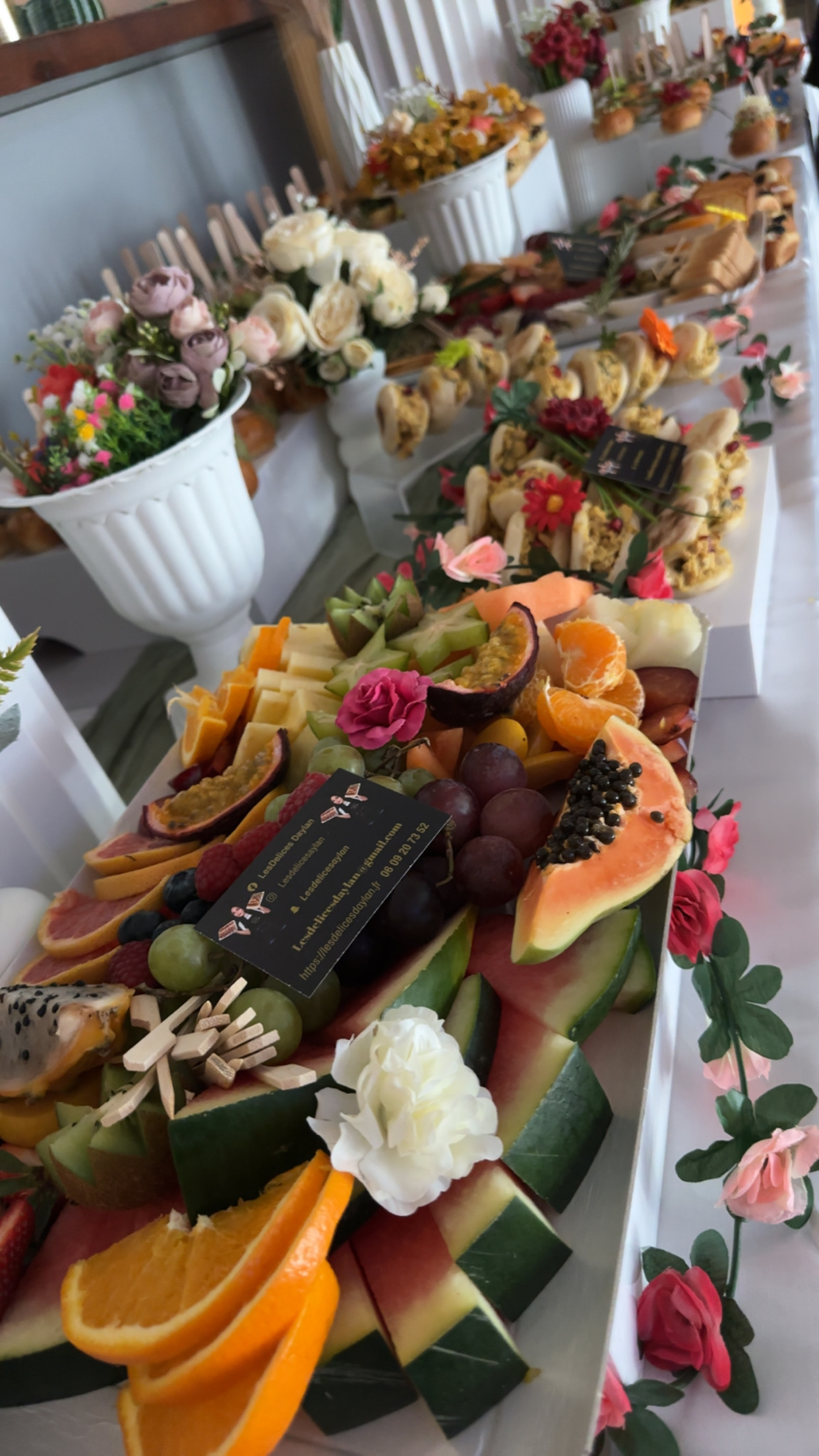 Buffet artisanal dressé par Les Délices d'Aylan